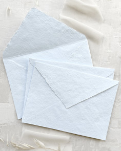 Handgefertigter Premium-Umschlag in Hellblau für Hochzeitseinladungen